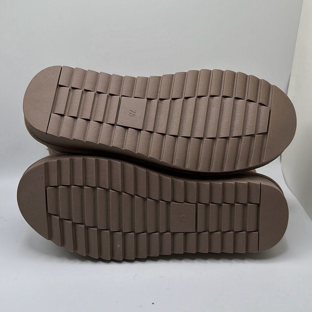 CUSHIONAIRE Cozy Boot 7.5 TAUPE - Picture 5 of 7